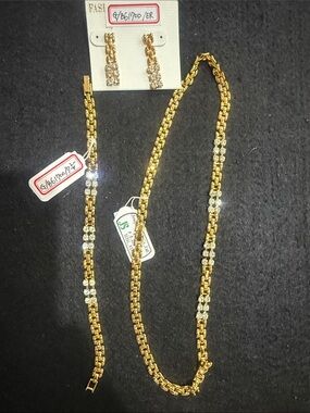 Gold Tone Women's Necklace and Bracelet Set with Crystal Accents